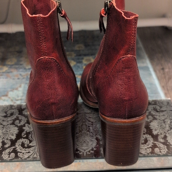 Sofft Women's Ankle Boots in Burgundy - Picture 6 of 7
